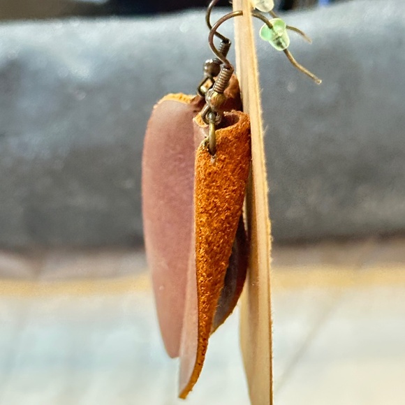 2/$15 Shepherds hook pinched teardrop leather leaf dangle earrings. - Picture 5 of 8